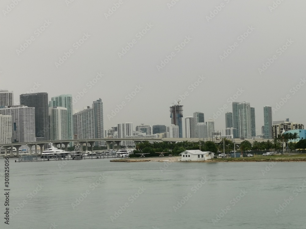 Obraz premium Miami Skyline Cruise life Florida USA