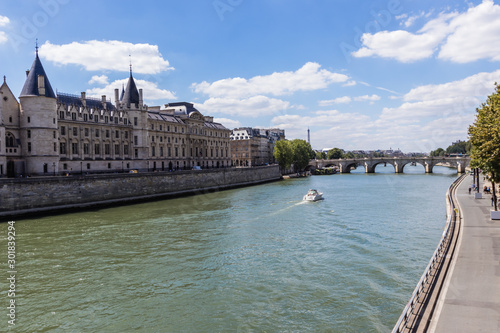Fototapeta Naklejka Na Ścianę i Meble -  The Seine River, Pont Neuf and Quai de l'Horloge on the sunny day