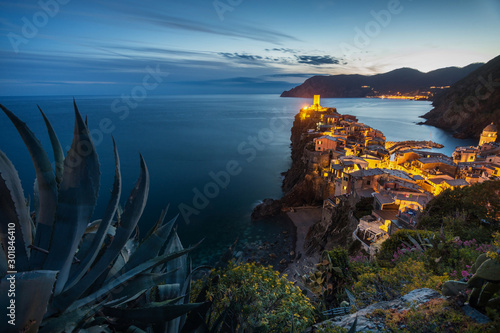 Fototapeta Naklejka Na Ścianę i Meble -  Vernazza zachód słońca, Cinque Terre, Liguria, La Spezia, Włochy