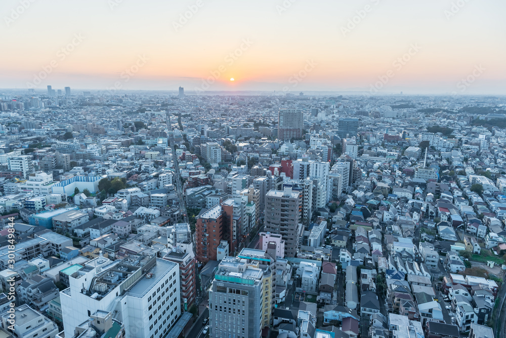 東京都世田谷区三軒茶屋から見る東京の夕景