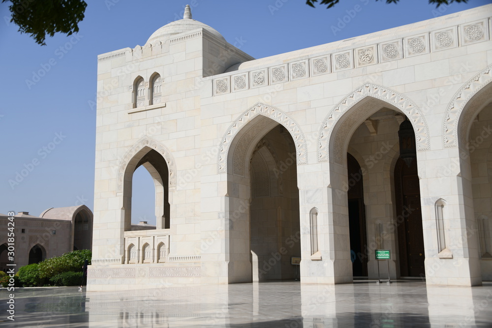 Frauengebetshalle Große Sultan Qabus Moschee Quaboos Muscat Maskat Oman Sehenswürdigkeit Islam ibaditische Ausrichtung indischer Sandstein Besichtigung Baustil Koran Muslime Besichtigung Öffnungszeit