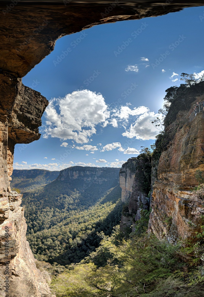 Beautiful Sunny Australia Blue Mountains Arch and Cliff