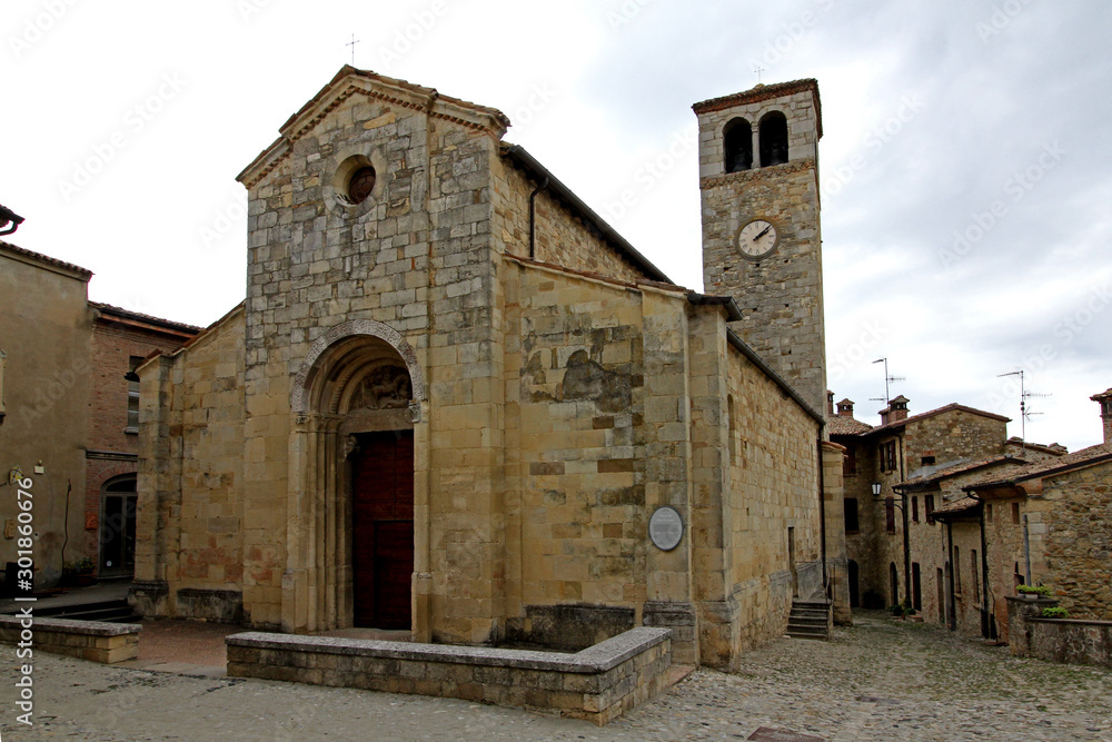 Obraz premium la chiesa romanica di San Giorgio nel borgo di Vigoleno (Piacenza)