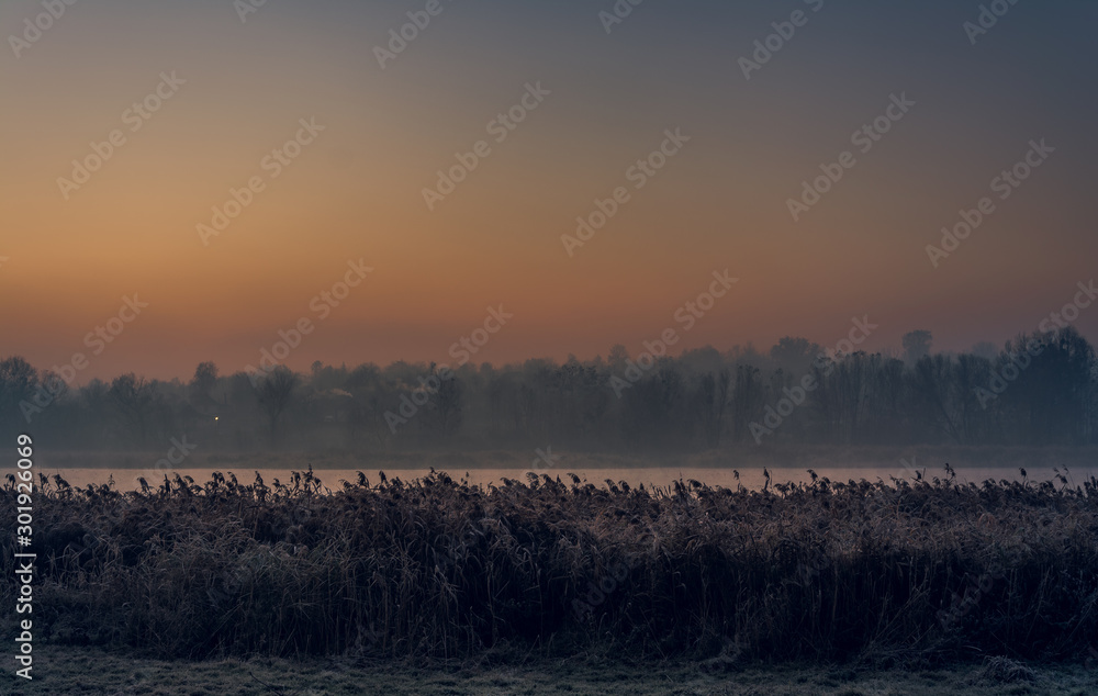 Obraz premium Sunrise on river