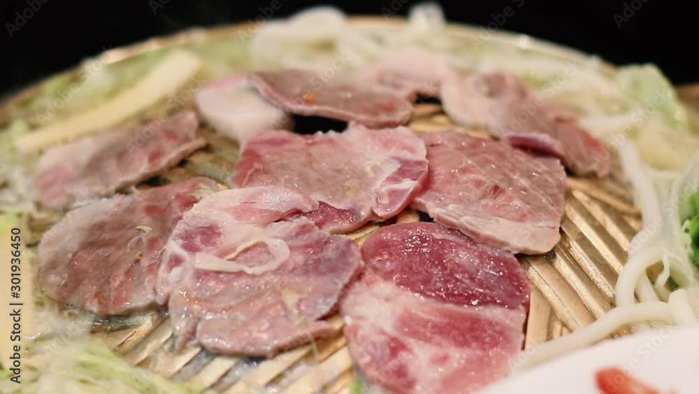 Korean barbecue, raw meat with spicy sauce grilled on the stove, HD Korean barbecue, raw meat with spicy sauce grilled on the stove, HD