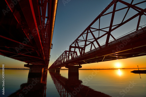 Fototapeta Naklejka Na Ścianę i Meble -  木曽川大橋からの日の出