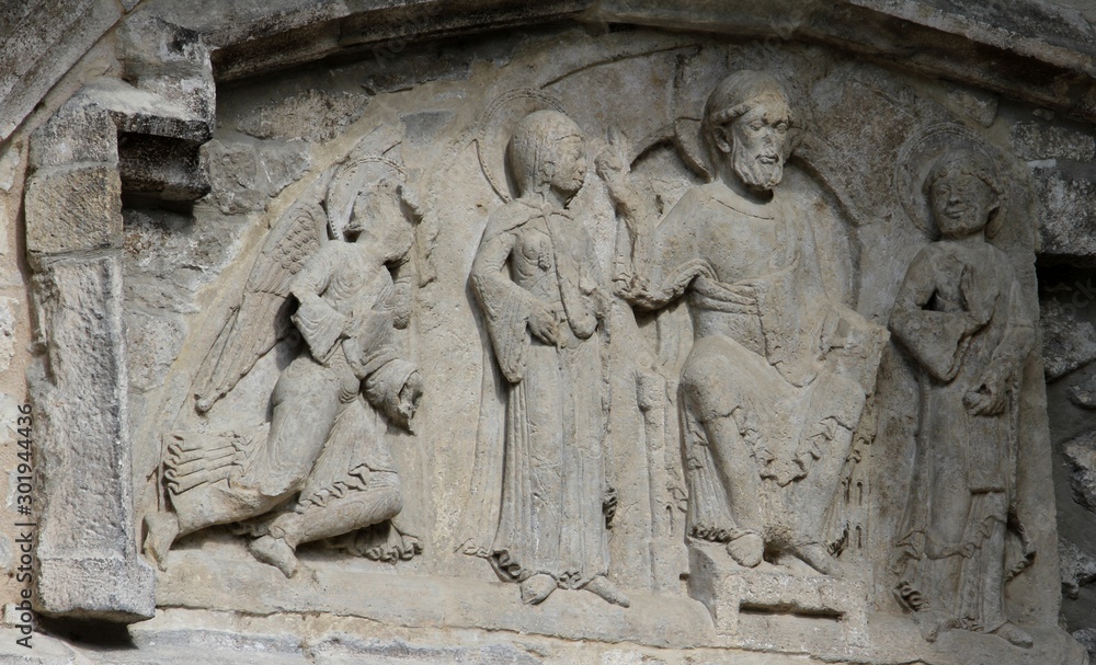 détail du tympan de l'église de Souillac dans le Lot