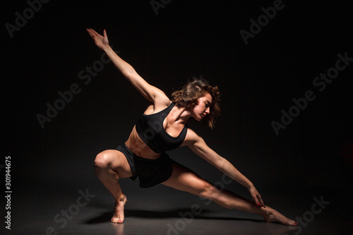 Fototapeta Naklejka Na Ścianę i Meble -  Yoga girl in photo studio