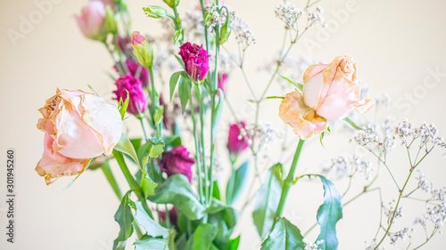 roses wedding flowers arrangement