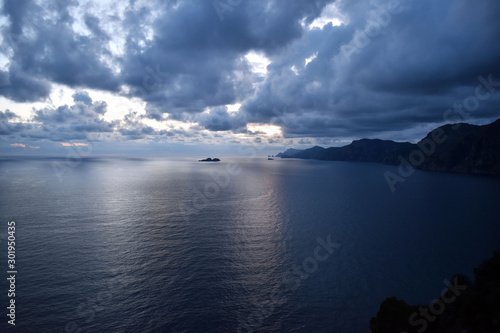 Fototapeta Naklejka Na Ścianę i Meble -  Cielo Movimentato sulla Costiera Amalfitana