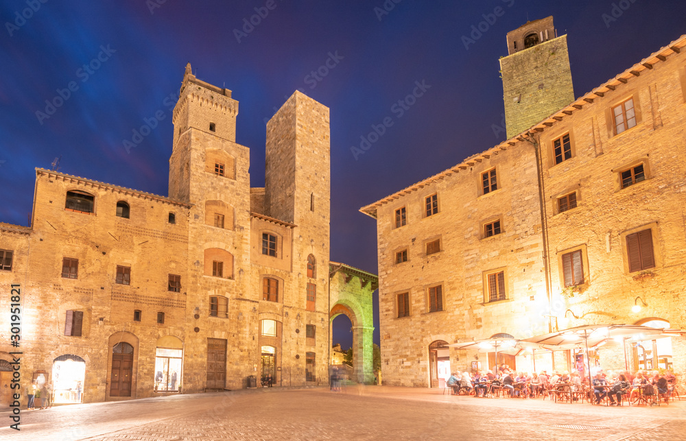 Fototapeta premium Volterra, Toskana am Abend