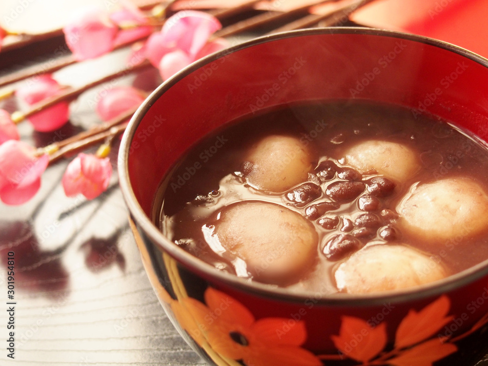 湯気立ち上る白玉ぜんざい 湯気立ち上る白玉ぜんざい