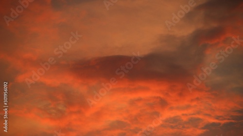 The orange dusk sky with a slight lay of white, gives the impression of a unique fantasy © onyengradar