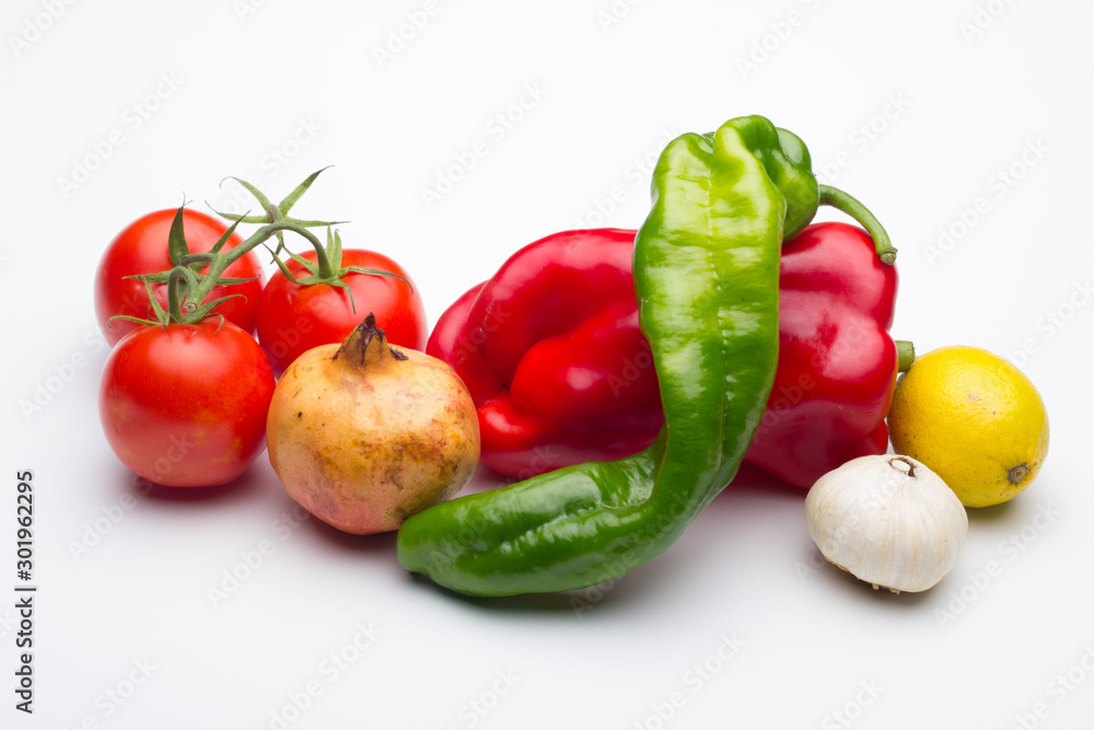 Verduras típicas de la cultura mediterránea; mucha vitamina y pocas calorías Verduras típicas de la cultura mediterránea; mucha vitamina y pocas calorías