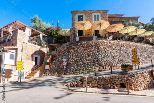 Fototapeta Naklejka Na Ścianę i Meble -  Streets of Deia - small village in the mountains, Mallorca, Spain