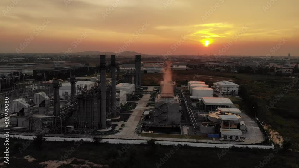 Petrochemical plants or power plants With the evening sunset. Petrochemical plants or power plants With the evening sunset.