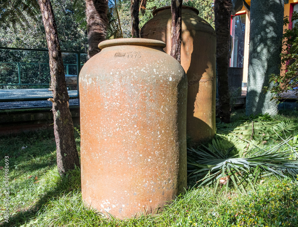 Obraz premium Terracotta clay pots in Monti palace gardens, Funchal, Madeira, Portugal, Europe