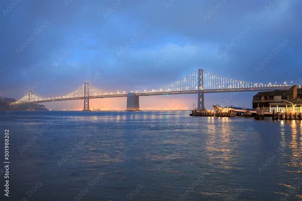 Obraz premium bridge at sunset