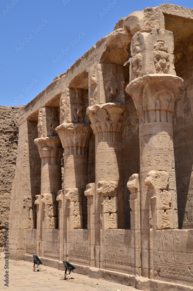 COLONNES PETIT TEMPLE EDFOU EGYPTE
