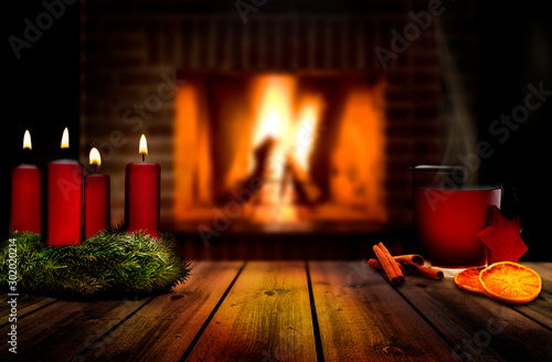 Heißes Getränk  mit Gewürzen zur Weihnachstzeit