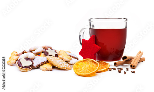 Heißes Getränk  mit Gewürzen zur Weihnachstzeit