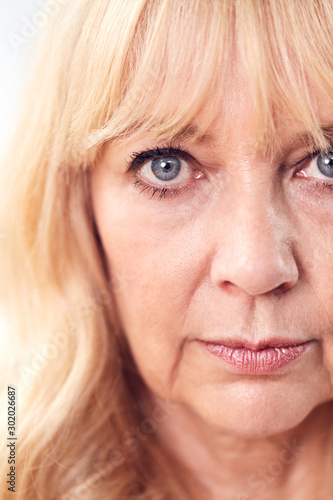 Schilderij op canvas Studio Shot Of Mature Woman Looking Suspicious And Distrustful