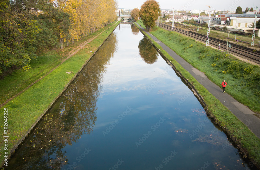 canal de bourgogne à dijon