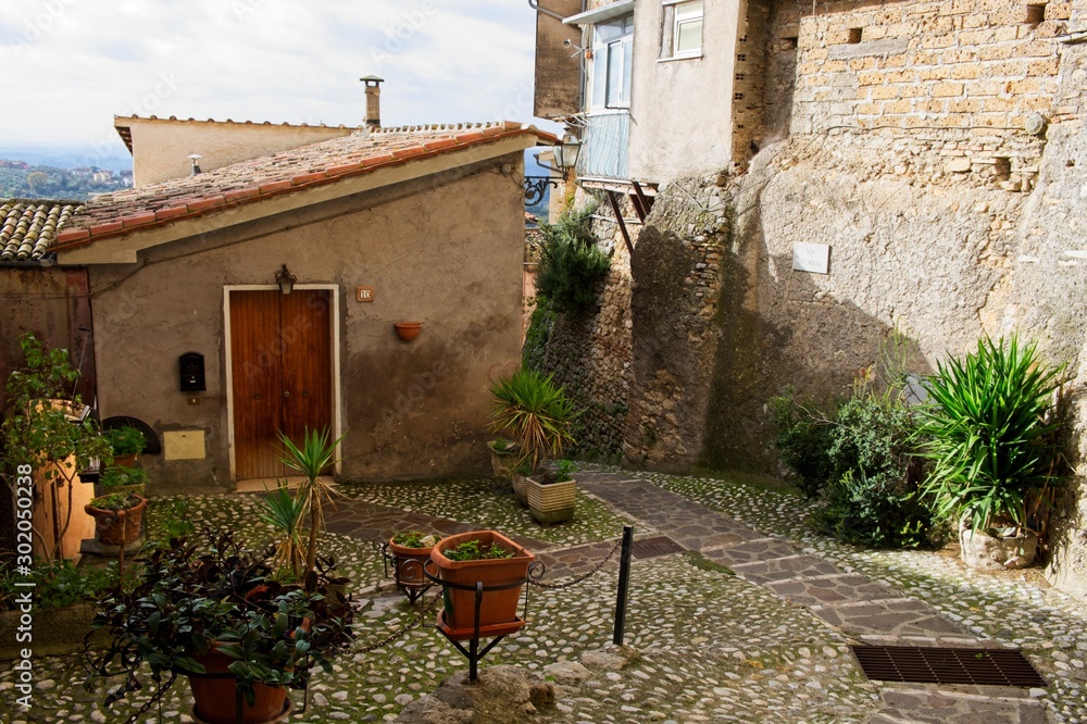 Φωτογραφία Historic alleys in the traditional village of Poggio Mirteto, province of Rieti,