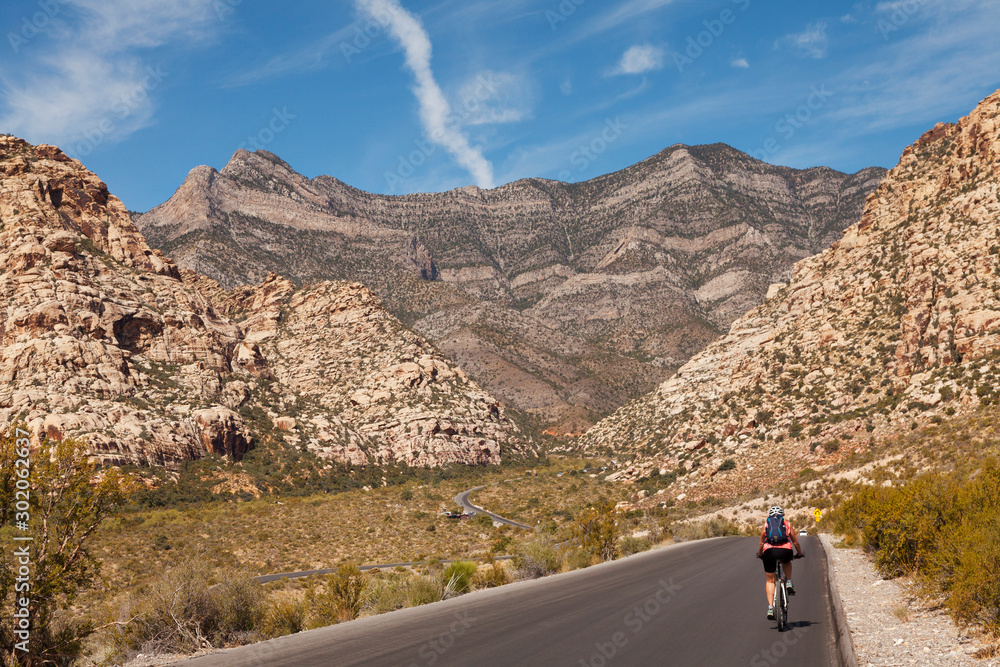 Mit dem Bike unterwegs, Red Rock Canyon National Conservation Area, Red Rock Canyon Scenic Drive, MTB, Biking, NV, USA Mit dem Bike unterwegs, Red Rock Canyon National Conservation Area, Red Rock Canyon Scenic Drive, MTB, Biking, NV, USA