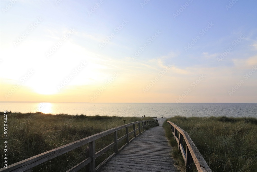 Obraz premium wooden boardwalk by the sea, seaside images