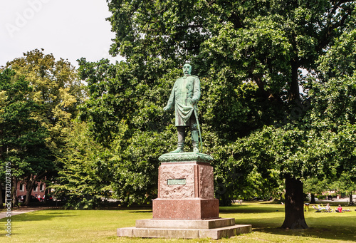 Fototapeta Bismarck memorial of Harro Magnussen in the Hiroshimapark of Kiel, Kieler Foerde