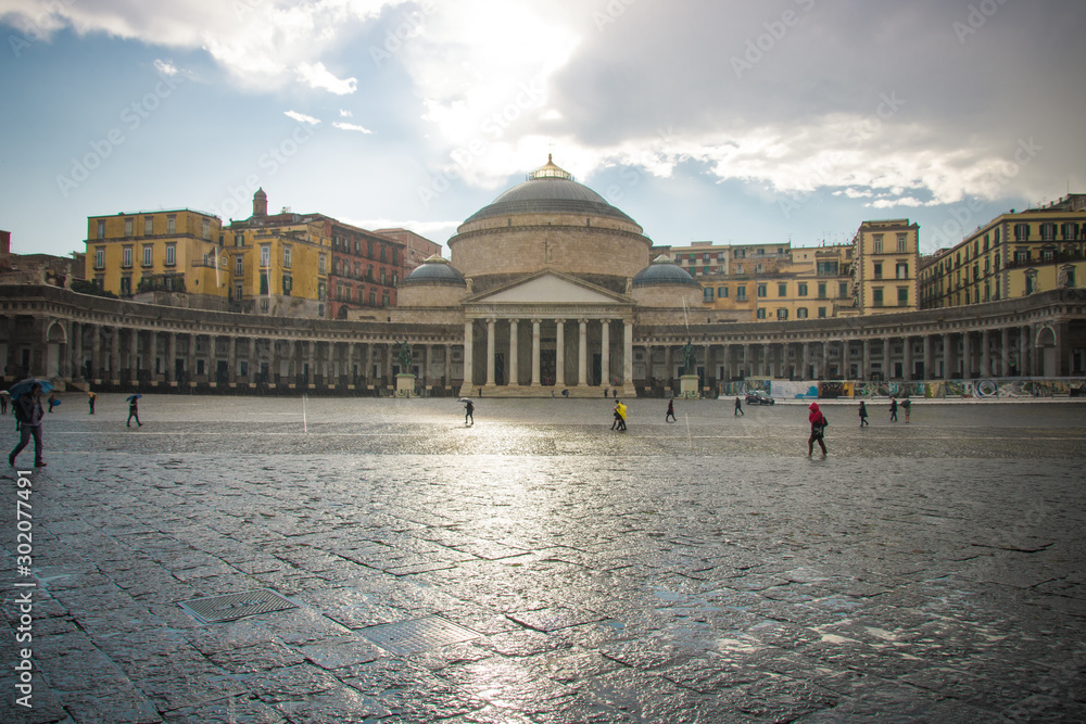 Plebiscito square à Naples, Italie
