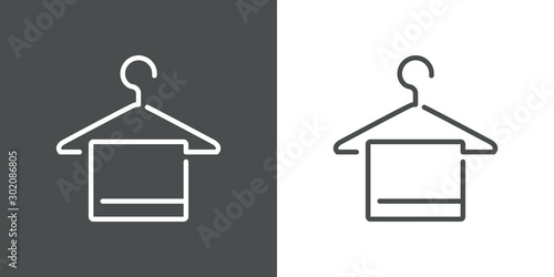 Icono plano lineal percha con tela en fondo gris y fondo blanco