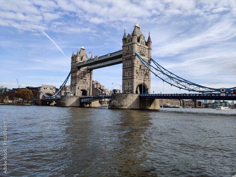 london, bridge, tower, river, thames, england, tower bridge, architecture, uk, landmark, city, sky, water, travel, blue, britain, tourism, famous, europe, london bridge, attraction, british, monument,