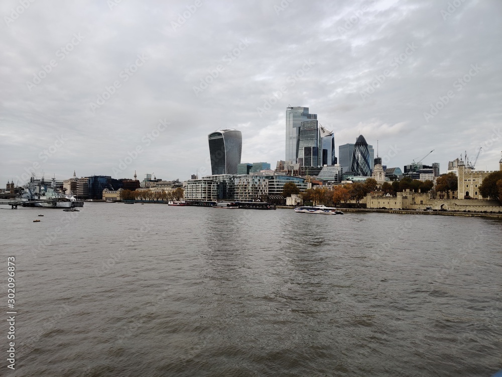 Obraz premium London, Thames, panorama, building, river, water, sky, buildings, architecture, view, urban, cityscape, downtown, skyscraper, manhattan, landscape, bridge, panoramic, bay, sea, ocean, beach, new