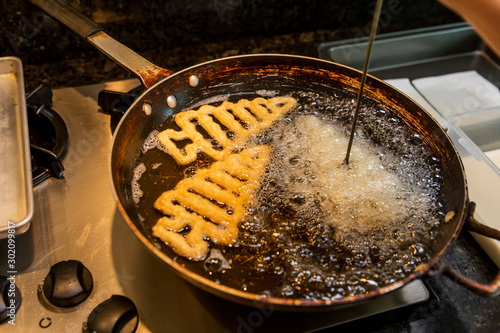 haciendo buñuelos