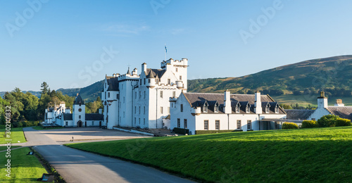 Perthshire / Szkocja - 25 sierpień 2019: Zamek Blair w sierpniowy słoneczny dzień