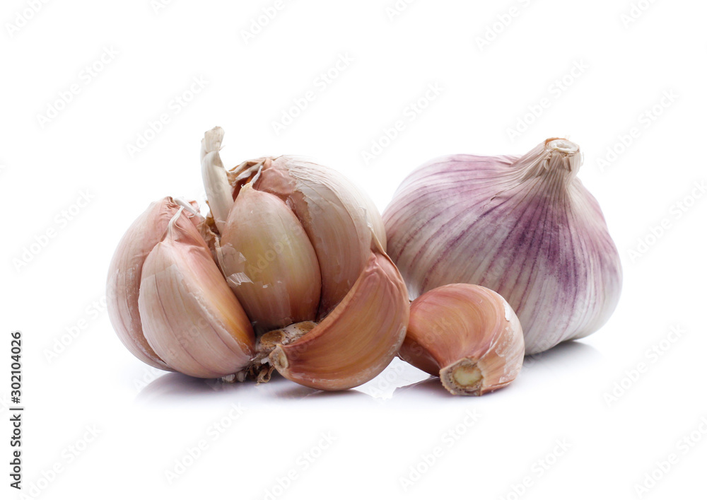 Obraz premium Garlic isolated on white background