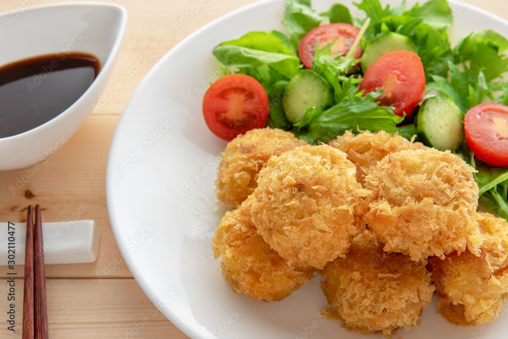 帆立のフライと野菜サラダ