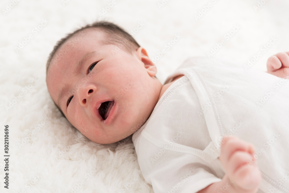 赤ちゃん 表情 泣き顔