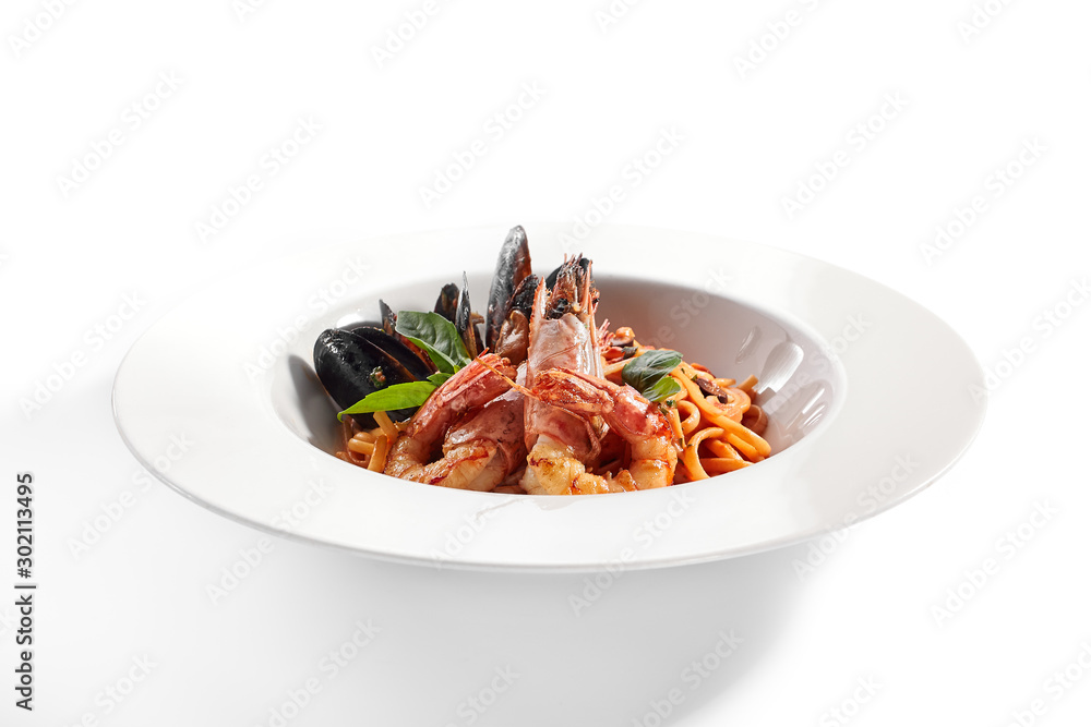 Delicious spaghetti with seafood and tomatoes Delicious spaghetti with seafood and tomatoes
