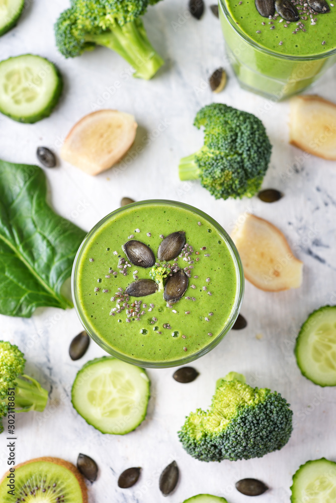 Green detox smoothie with ginger Green detox smoothie with ginger