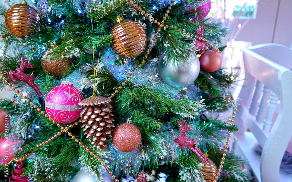 Φωτογραφία On trend pink and rose gold trimmed Christmas tree with tray of cookies and hot chocolate for Santa, close up on tree