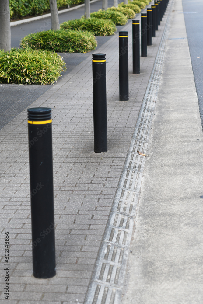 歩道の安全ポール Stock Photo Adobe Stock 歩道の安全ポール Stock Photo Adobe Stock