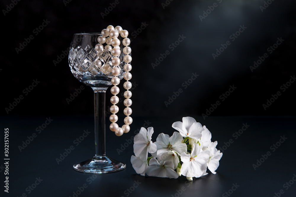 Image with pearls.