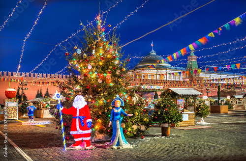 Дед Мороз и Снегурочка на Красной Площади Santa Claus and Snow Maiden on Red Square
