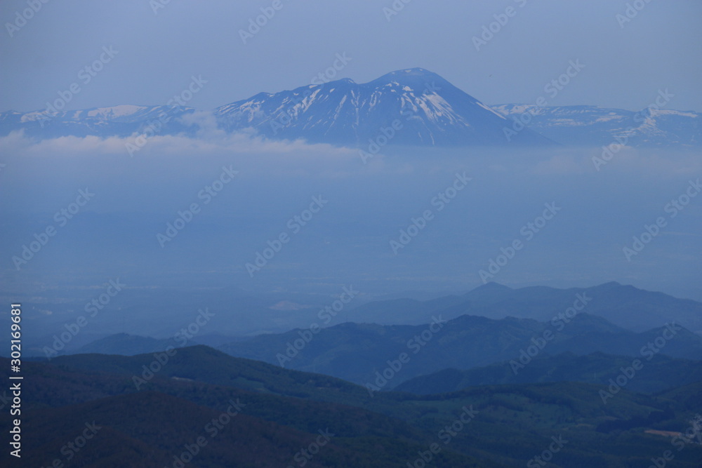 早池峰山山頂から岩手山を望む 早池峰山山頂から岩手山を望む