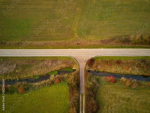 Road with T-junction and bridge from above photo