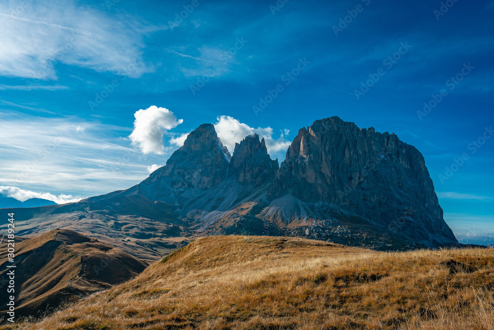 Fototapeta premium Panoramic view of the Langkofel and Plattkofel mountain from the south east