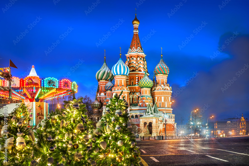 Собор Василия Блаженного и карусель St. Basil's Cathedral and Christmas trees